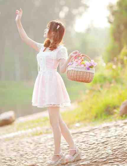 快穿:女配靠功德逆袭成神